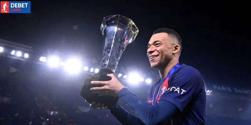 phong-do-Kylian-Mbappe-tai-cup-c1